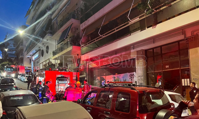 Μεγάλη φωτιά σε διαμέρισμα στου Γκύζη - Σε εξέλιξη  απεγκλωβισμός ατόμων