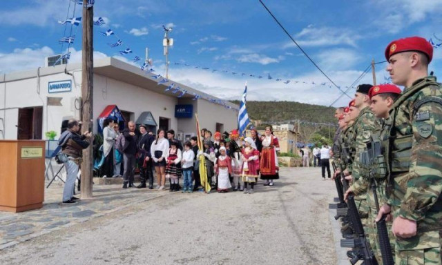 Γαύδος: Εγκλωβισμένοι μαθητές από σχολείο της Βούλας - Εξετάζεται να επιστρέψουν με φρεγάτα του ΠΝ