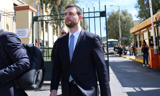 Ένοχος ο Φλώρος: Του επιβλήθηκε ποινή τεσσάρων ετών για τον ξυλοδαρμό Γραμμένου μέσα στη Βουλή