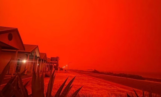 Αυστραλία: Σκηνές που θυμίζουν την Κόλαση – Ο ουρανός έγινε κόκκινος