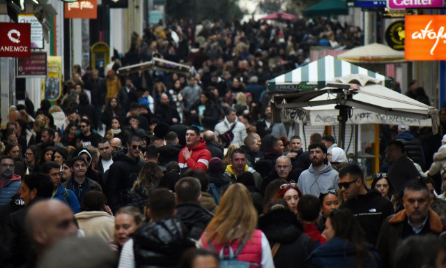 Ακρίβεια χωρίς «φρένο» ενόψει Πάσχα – Εκτοξεύονται καύσιμα, τρόφιμα και αεροπορικά εισιτήρια