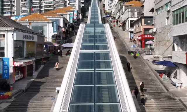 Κίνα: Σε λειτουργία οι μακρύτερες κυλιόμενες σκάλες του κόσμου - Έχουν μήκος ένα χιλιόμετρο