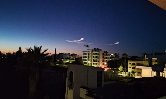 Αναστάτωση στην Κύπρο για τη «διαστημική μέδουσα» που εμφανίστηκε στον ουρανό – Δείτε εικόνες