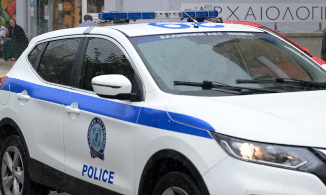 Επεισοδιακή καταδίωξη στη Θεσσαλονίκη: Παράτησε το αυτοκίνητο στη μέση του δρόμου και διέφυγε πεζός