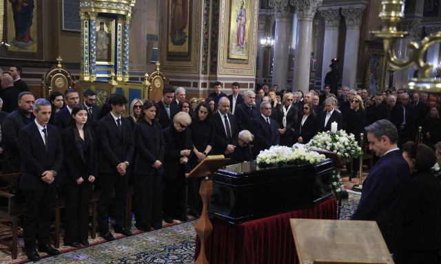 Κηδεία Μαρινέλλας: Live εικόνα από τη Μητρόπολη Αθηνών