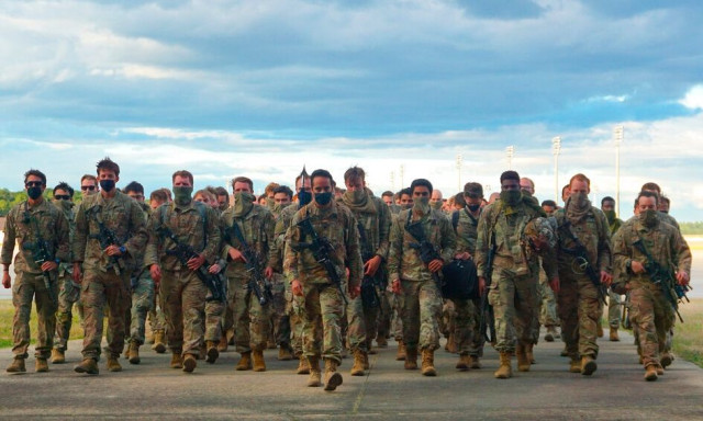 Χιλιάδες αλεξιπτωτιστές του Αμερικανικού Στρατού φτάνουν στη Μέση Ανατολή