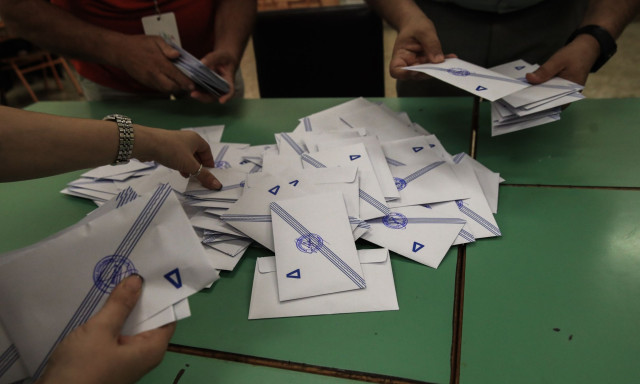 Σταθερότητα, αυτοδυναμία και πολιτικό timing: Το μήνυμα του Μαξίμου και η μάχη του κέντρου