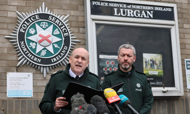 Βόρεια Ιρλανδία: Ένοπλοι έβαλαν βόμβα σε όχημα διανομέα και τον έστειλαν σε αστυνομικό τμήμα