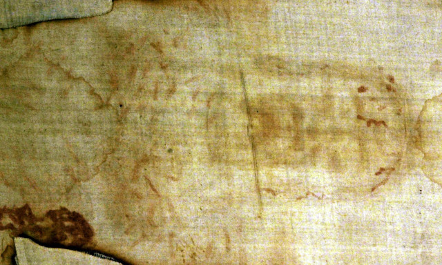 Το μυστήριο της Σινδόνης του Τορίνο βαθαίνει: Επιστήμονες εντόπισαν DNA ανθρώπων, ζώων και φυτών