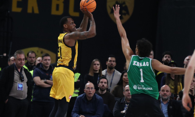 Τζέιμς Νάναλι