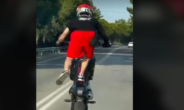 Μηχανόβιοι έκαναν σούζες και «ανέβαζαν» τα βίντεο στα social media