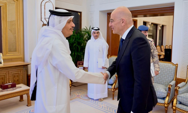 Ενίσχυση αμυντικών δεσμών Ελλάδας-Κατάρ με την επίσκεψη Δένδια στη Μέση Ανατολή