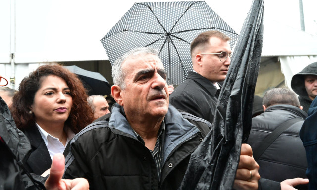 Δίκη Τέμπη - Χατζηχαραλάμπους: «Ζητάμε το αυτονόητο, να μάθουμε από τι κάηκαν οι άνθρωποί μας»