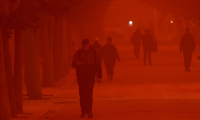 Κρήτη: Γιατί ο ουρανός έγινε… κόκκινος από την αφρικανική σκόνη; «Δεν είναι μαγεία», εξηγεί ειδικός