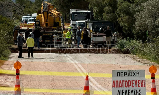 Κακοκαιρία Erminio: Άνοιξε στα δύο κεντρικός δρόμος που συνδέει τη Λ. Μαραθώνος με Καλλιτεχνούπολη