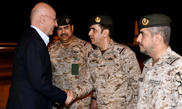 Δένδιας για επίσκεψη στην ΕΛΔΥΣΑ: «Εξέφρασα στα στελέχη της την ευγνωμοσύνη και την υπερηφάνεια μου»