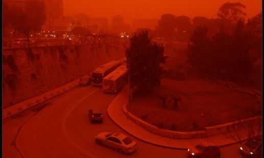 Ο «κόκκινος» ουρανός της Κρήτης στη διεθνή ειδησεογραφία - Οι εντυπωσιακές εικόνες σε όλο τον κόσμο