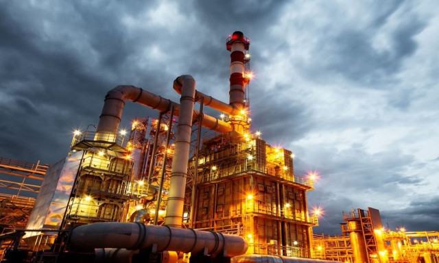 FT: Τα κράτη του Κόλπου αναζητούν εναλλακτικές διαδρομές για το πετρέλαιο για να αποφύγουν το Ορμούζ