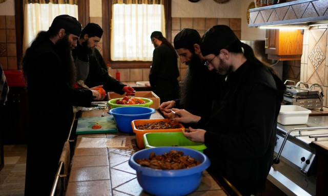 Θέλετε να υιοθετήσετε υγιεινές διατροφικές συνήθειες; Οι Έλληνες μοναχοί έχουν την απάντηση