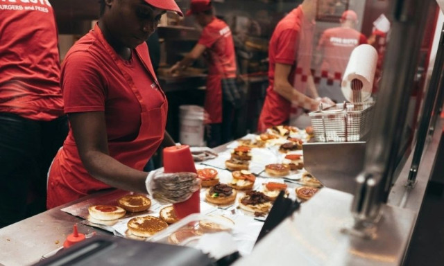 Ο CEO των Five Guys αποκάλυψε το χάος με τη προσφορά που «λύγισε» τα καταστήματα