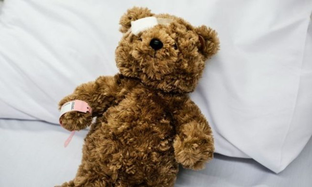 Η «γιατρός λούτρινων αρκούδων» του Βανκούβερ δεν ράβει μόνο παιχνίδια, αλλά και αναμνήσεις