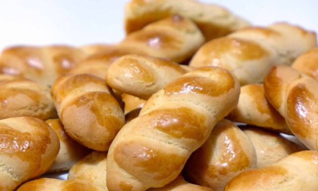 Η συνταγή της γιαγιάς για πασχαλινά κουλουράκια που «κατακτά» το διαδίκτυο - Τα υλικά και τα βήματα