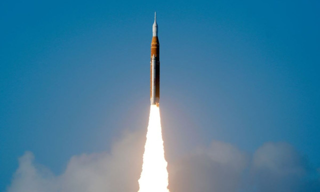 Πιλότος αλλάζει πορεία για να δουν οι επιβάτες την εκτόξευση της NASA