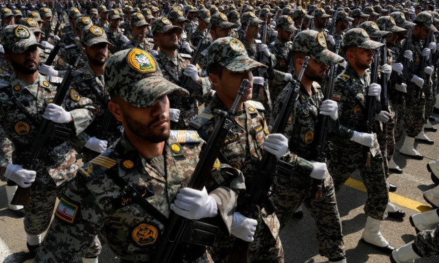 Τεχεράνη: 7 εκατομμύρια Ιρανοί δήλωσαν έτοιμοι να πάρουν όπλα και να υπερασπιστούν το έθνος