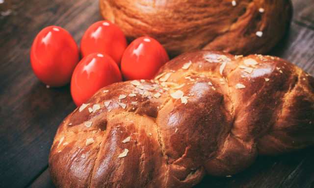 Πόσο υγιεινό είναι το τσουρέκι; Θερμίδες και διατροφική αξία