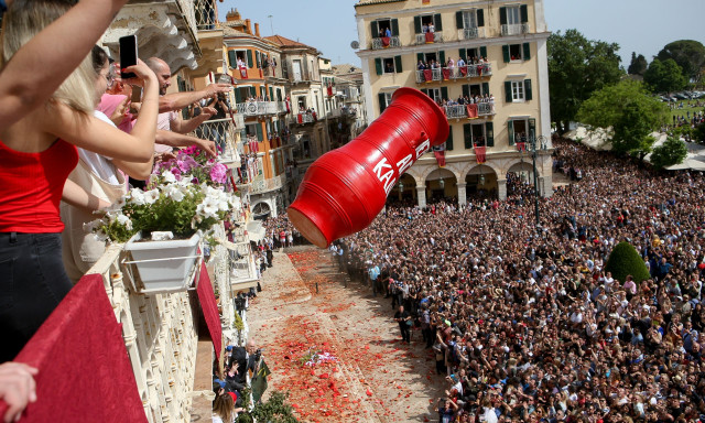 Πάσχα: «Φουσκωμένος» ο λογαριασμός για τις διακοπές - Πόσο κοστίζουν ακτοπλοϊκά, διόδια και καύσιμα