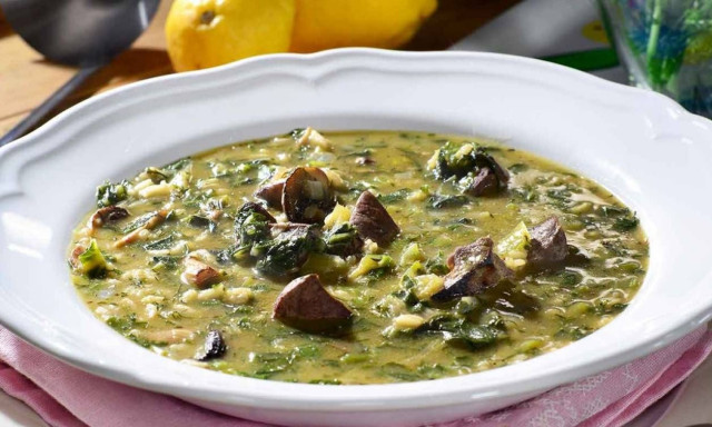 Μαγειρίτσα, η παραδοσιακή από τη Βέφα Αλεξιάδου