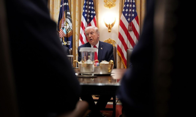 Τραμπ: Σκέφτεται να ανακατέψει την τράπουλα – Τα σενάρια για ανασχηματισμό