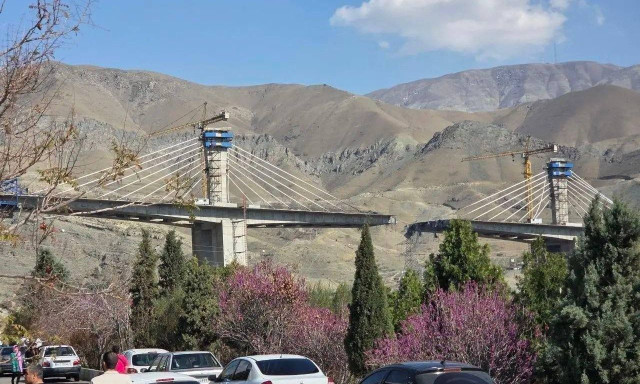 Ιράν: Τουλάχιστον 8 νεκροί και 95 τραυματίες από τον βομβαρδισμό γέφυρας δυτικά της Τεχεράνης