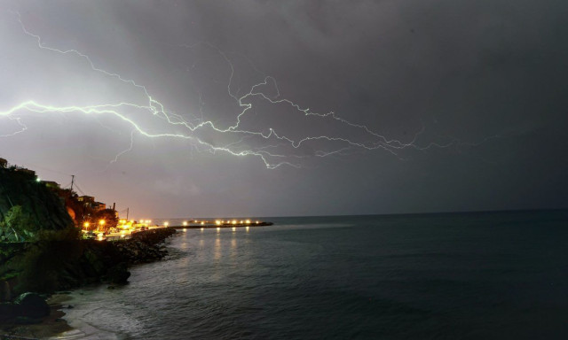 Έκτακτο δελτίο ΕΜΥ: Συνεχίζεται και την Παρασκευή το πέρασμα της κακοκαιρίας Erminio