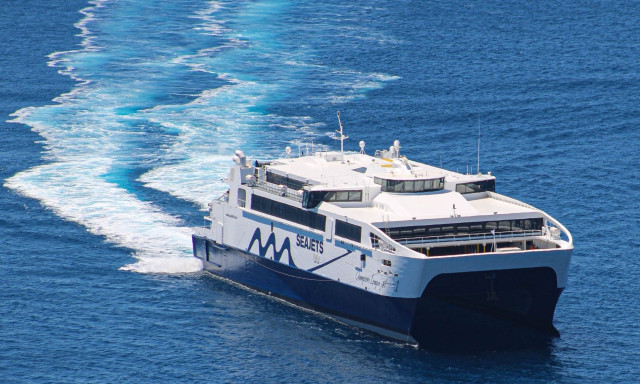 Πάρος: Ταλαιπωρία για 459 επιβάτες στο λιμάνι λόγω βλάβης στην άγκυρα του Champion League Jet 1