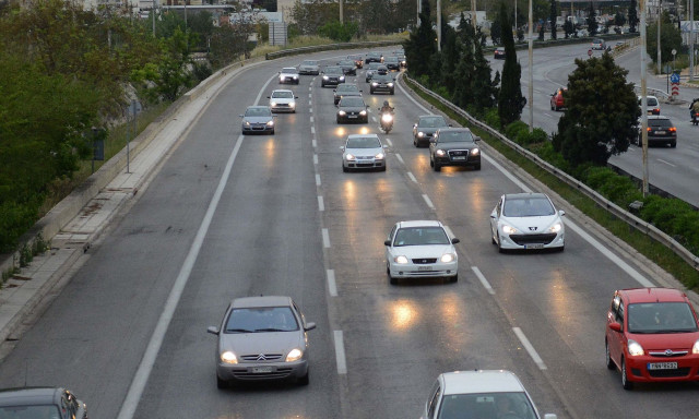 Έτρεχε με ιλιγγιώδη ταχύτητα με τη μοτοσικλέτα του στην Αθηνών-Λαμίας - Συνελήφθη 26χρονος