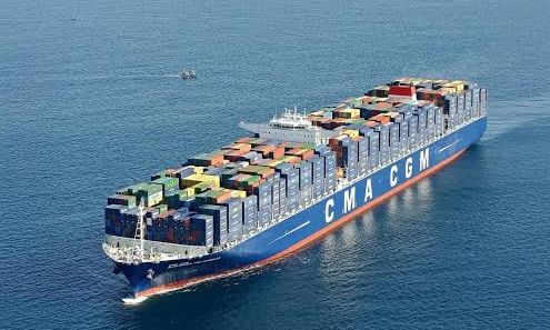 Γαλλικό πλοίο εμπορευματοκιβωτίων, το πρώτο ευρωπαϊκό που περνάει από τα Στενά του Ορμούζ