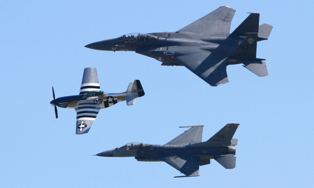 Ιράν: Επίλεκτες δυνάμεις των ΗΠΑ αναζητούν τον πιλότο που αγνοείται - Τον επικήρυξε το Ιράν