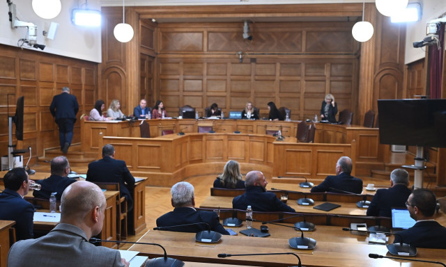 Διάλογοι «φωτιά» για ΟΠΕΚΕΠΕ: «Μας ενδιαφέρει πολύ αυτός, έχει εργοστάσιο»,«Δε θα πέσει η κυβέρνηση»