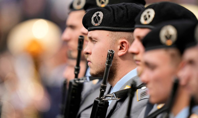 Γερμανία: Άδεια από τον στρατό για μεγάλα ταξίδια στο εξωτερικό θα χρειάζονται οι άνδρες έως 45 ετών