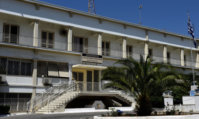 Όπλο εντοπίστηκε στις φυλακές Κορυδαλλού - Επρόκειτο να χρησιμοποιηθεί σε συμβόλαιο θανάτου