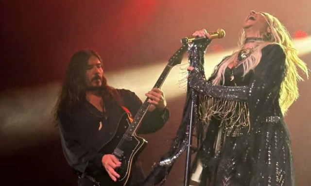 Άννα Βίσση: Αλλαγές στην μπάντα της - Εκτός ο κιθαρίστας Κάρλος Πέρεζ μετά από χρόνια συνεργασίας