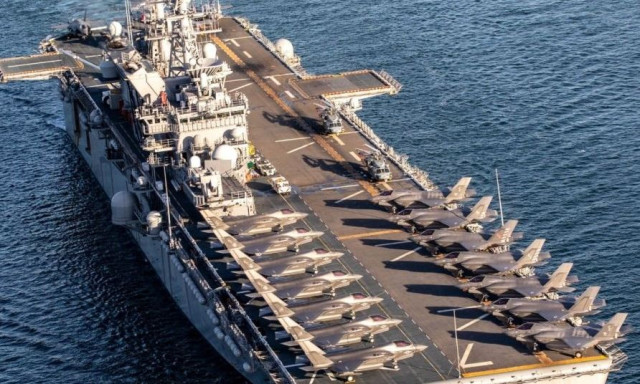 Ιράν: Oι «Φρουροί της Επανάστασης» επιτέθηκαν στο αμερικανικό πλοίο USS Tripoli