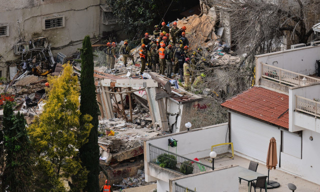 LIVE BLOG: Ασταμάτητα χτυπήματα εκατέρωθεν - 36 νεκροί στο Ιράν, ανάμεσά τους 6 παιδιά, 2 στη Χάιφα