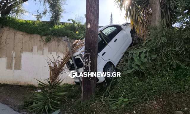 Χανιά: «Βουτιά» για αυτοκίνητο στην έξοδο του κόμβου Μουρνιών