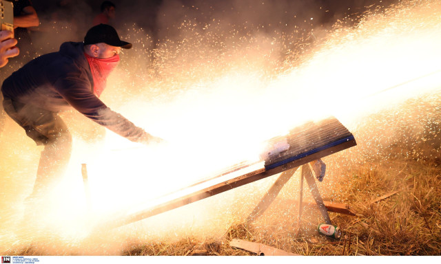 Χίος: Στο νοσοκομείο πέντε άτομα με σοβαρά εγκαύματα - Κατασκεύαζαν ρουκέτες