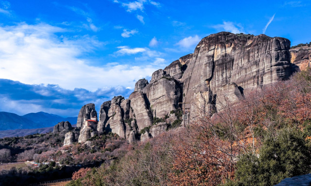 Μετέωρα: Σε εξέλιξη η επιχείρηση ανάσυρσης της 65χρονης - Καταγράφηκε σε βίντεο η πτώση