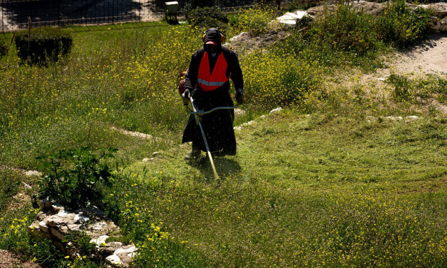 Ακαθάριστα οικόπεδα: Ποιοι αναλαμβάνουν τις εργασίες - Οι προθεσμίες και τα πρόστιμα