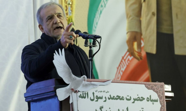 Ρήγμα στο καθεστώς: «Έκρηξη» Πεζεσκιάν κατά Φρουρών - «Οδηγείτε το Ιράν σε μνημειώδη καταστροφή»