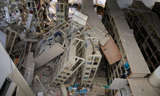 LIVE BLOG: Αναφορές για επίθεση στο νησί Χαργκ - Το Ισραήλ έπληξε σιδηροδρομική γέφυρα στο Ιράν